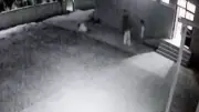 Kocaeli'nde camide uygunsuz hareketler: İmama saldırı anı kamerada