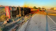 Konya Karapınar'da Kamyon Devrildi: Sürücü Yaralandı