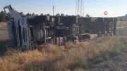 Konya Karapınar'da Tır Devrildi: Sürücü Yaralandı