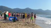 Kuşadası'nda facia: Dalgalara kapılan 12 kişiden 3'ü boğuldu