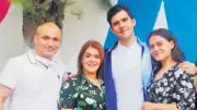 Kızına verdiği sözü tuttu: Depremde bacağını kaybetti, üniversiteden mezun oldu