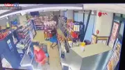 Markete Sığınan Kadını Sürükleyerek Araca Bindirmeye Çalıştı: '1 Buçuk Senedir Bana Takıntılı'
