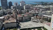 Mersin Zafer Çarşısı'nda Ruhsatsız Yapılar Yıkılıyor, Tarihi Kilise Kapıları Korunuyor