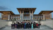 NATO Zirvesi'nde Çekya Krizi: Ayrı Uçakla Geldiler, Ayrı Uçlarda Poz Verdiler