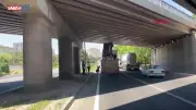 Nevşehir'de İş Makinesi Yüklü TIR Köprüde Sıkıştı