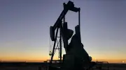 Orta Doğu Gerilimine Rağmen Petrol Sevkiyatı Sürmesi Fiyatları Düşürdü