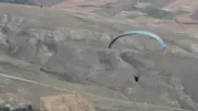 Çorum'da yamaç paraşütü pilotu kayalıklara düşerek hayatını kaybetti