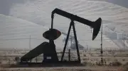 Petrol fiyatları sevkiyatın sürmesiyle geriledi: Brent 89,75 dolar