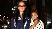 Rihanna, 10 Aylık Kızı Rocki ile New York'ta Akşam Yemeğinde Görüntülendi