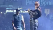 Rihanna yıllar sonra Jay-Z konserinde sahneye döndü: Biraz paslanmışım