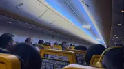 Ryanair uçağında dehşet: Pencere hasar gördü, uçak acil dönüş yaptı