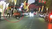 Samsun'da alkollü şahıs taşkınlık yaptı, tek yumrukla yere serildi