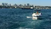 İstanbul Boğazı'nda dümen arızası: Tekne can kurtarma botuyla kurtarıldı