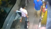 İstanbul Fatih'te Tramvay Kadına Çarptı: Güvenlik Kamerasında