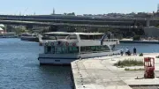 İstanbul Haliç’te tur teknesi köprü ayağına çarptı: 1 kişi denize düştü