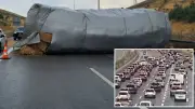 İstanbul-İzmir Otoyolu'nda Saman Yüklü Tır Devrildi: Trafik Kapandı