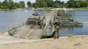 TSK, Suriye'de Fırat Nehri'ne Askeri Yüzer Köprü İnşa Etti