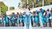 Tuğba Özerk Ege Üniversitesi Mezuniyetinde Efe Şovuyla Büyüledi