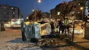 Uşak'ta Kontrolden Çıkan Otomobil Otoparka Takla Atarak Girdi: 3 Yaralı