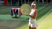 Wimbledon'da Şampiyon Linda Noskova: Çek Rakibini 2-1 Yendi