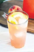 Yazın Ferahlatan 4 Doğal İçecek Tarifi: Fesleğenli Limonatadan Vişneli Soğuk Çaya