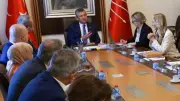 Özgür Özel'in yeni partisi için 90'ı aşkın CHP'li vekilden kurucu imzası