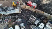 İzmir Bornova'da yediemin otoparkında yangın: 50 motosiklet ve 12 araç kül oldu