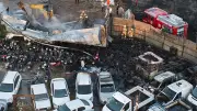İzmir'de Yediemin Otoparkında Yangın: 62 Araç Kullanılamaz Hale Geldi