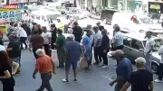 Zonguldak'ta Kaza Sonrası Kadın Sürücüyü Darp Eden Adam Markette Sığındı