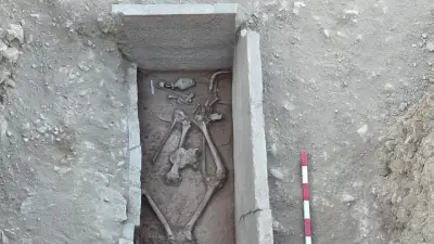 Aspendos'ta 2 bin 400 yıllık güreşçi mezarı keşfedildi