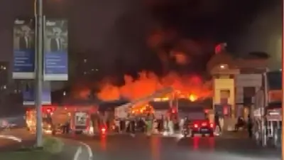 Başakşehir'de demirci dükkanında yangın: İtfaiye kapıları keserek söndürdü