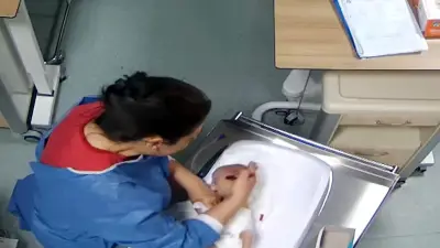 Bebeğe şiddette Adli Tıp raporu: İlliyet bağı kurulamadı, anne tepkili