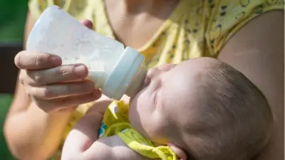 Biberonla Uyutanlar Dikkat: Süt ve Mama Çürük Yapıyor