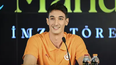 Galatasaray Erkek Voleybol'dan Efe Mandıracı için imza töreni