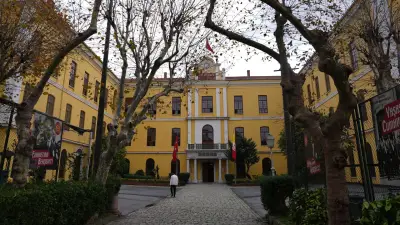 Galatasaray Lisesi'ne geçişte sınav şartı: LGS'de yüzde 4 ve dil sınavı