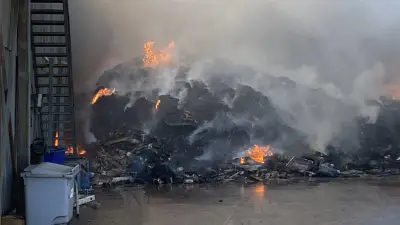 Gebze'deki geri dönüşüm deposunda çıkan yangın kontrol altına alındı
