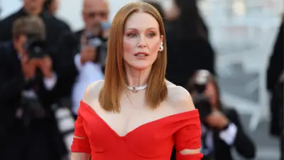Julianne Moore 20 Yıl Sonra Broadway Sahnesine Dönüyor