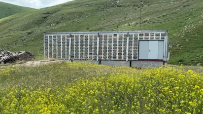 Karslı arıcı TIR dorsesini mobil bal üretim tesisine dönüştürdü