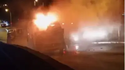 Kartal'da Minibüs Yangını Paniğe Yol Açtı, Araç Kullanılamaz Hale Geldi
