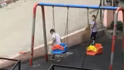 Samsun Canik'te Çocuklar Oyunu Bırakıp Parkı Temizledi