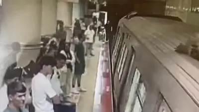 İstanbul'da Görme Engelli Enes G. Metro Raylarına Düştü, İtfaiye Kurtardı
