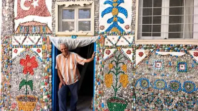 Tunceli'de 74 yaşındaki Nihat Sürücü, binlerce taşla köyünü açık hava müzesine çevirdi