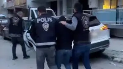 İzmir'de suç örgütü propagandası yaptıkları iddiasıyla 3 tutuklama