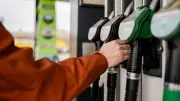 Benzine 1,57 TL zam! Fiyatlar bazı şehirlerde 72 TL'yi aştı