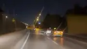 Bursa'da taksiciler aracı kıskaca aldı! Trafikte tehlikeli anlar kamerada