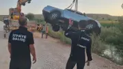 Diyarbakır'da Pikap Su Kanalına Düştü: Sürücü Yaralandı