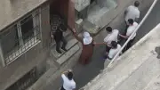 Fön ve jöle için dövdüler! İstanbul'da taş ve sopalı meydan dayağı: 9 gözaltı