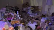 Kütahya'da yalnız yaşayan yaşlı kadın evdeki çöp yığınları arasında bulundu