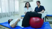 Kızını kaybeden anne, başka engelli çocuklar için fizik tedavi okuyor