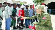 Mehmetçik Mogadişu'daki Yetimhanede Çocukları Sevindirdi